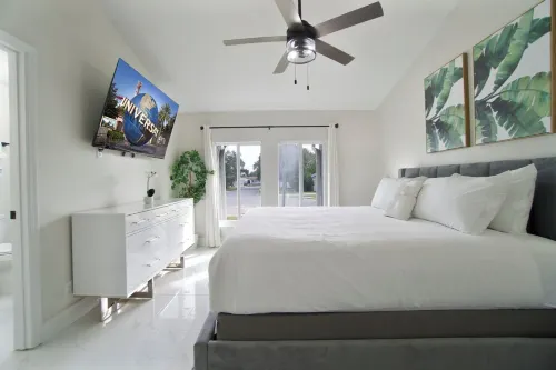 Moxy Luxe - Charming 4-bedroom house with AC and WiFi in delightful Casselberry Hotels in Casselberry