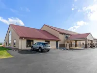 Super 8 by Wyndham Sturtevant/Racine Hotels in Raymond