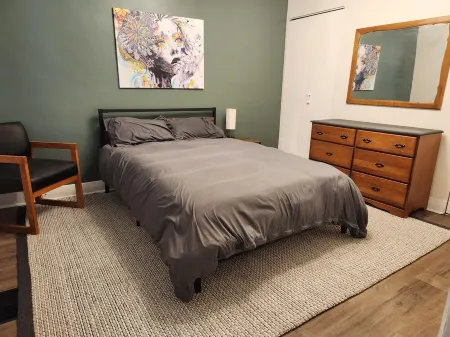 Stay at Lakeside (close to St Mary's Hospital)