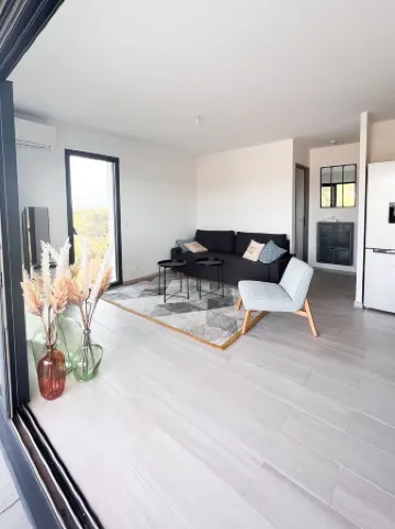 2 mins from the beach! Apartment in new contemporary residence with swimming pool