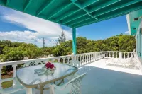 Key Lime Cottage 2 Bedroom Home - parking