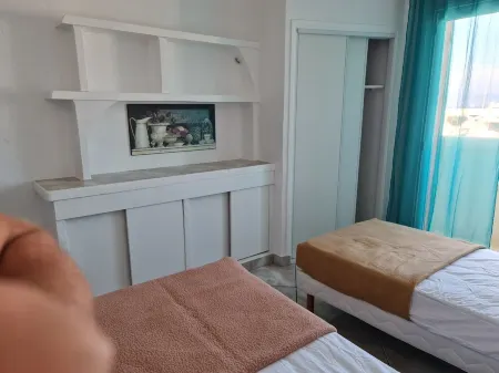 Quiet seafront location in a premium gated community, ideal family accommodation Отели рядом с достопримечательностью «Theoule Island»