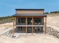 Modern 2024 build, in welcoming Lava Hot Springs. Top unit.