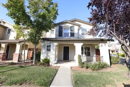 Modern 3BR Home with New Furnishings