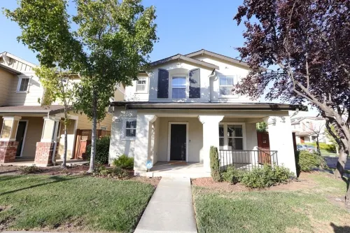 Modern 3BR Home with New Furnishings