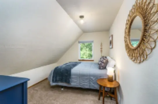 Forest Cabin w/Fireplaces + Kids Sledding Hill!