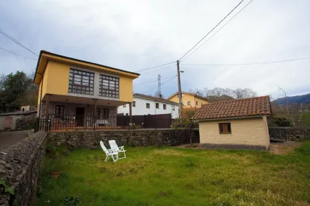 VV El Campón, house for 5-6 people in Collía, Parres Отели в г. Collia