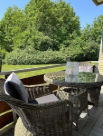 Sunny side apartment - central, flooded with light, quiet location, carport