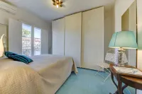 Elegant panoramic penthouse 2 steps from the sea Các khách sạn gần Bagno Angelo