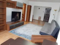 Cozy apartment, located near a vibrant main street ideal for short term retreat Hotel a 