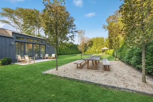 Amagansett Village Beautifully Restored Farm House & Studio with Pool Hotels in Amagansett