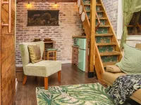 Tiny Cottagecore House in Miami. Walking distance to Hialeah Hospital! Hotels in Hialeah