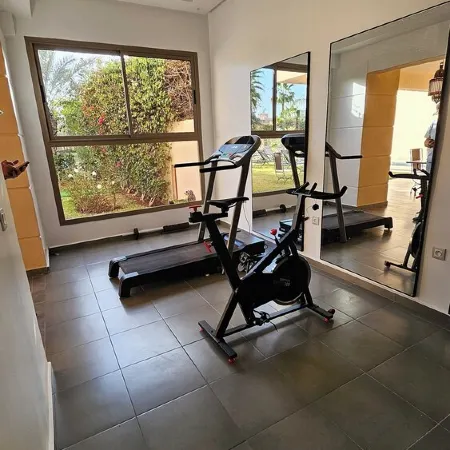 Grande Villa Très Proche Centre Ville, Avec Piscine, Terrain de Boules sur Golf