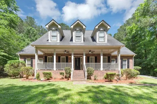 Family Retreat let this serene cul-de-sac jewel rejuvenate your mind and spirit.
