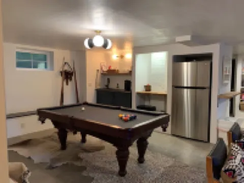 Downtown! Private Entrance Guest Suite in State College. ステート・カレッジのホテル