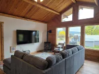 Charming 3/2 home with deck to enjoy mountain views in peaceful Bonners Ferry Hotels in Bonners Ferry