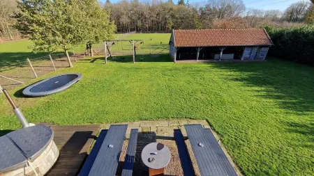 Geräumiges Ferienhaus für 16 Personen mit Whirlpool und Sauna