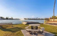 Suite Retreat - Private Courtyard and Pool, Hot Tub and Cabana