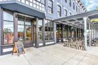 Edison Place: Premier Industrial Modern Downtown 1 BR Loft Hotel a Ypsilanti
