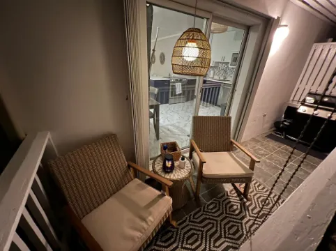 NEW Fully Renovated - Close to Beaches & Shopping!