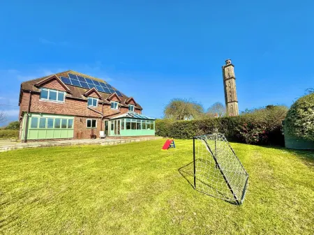 Stunning 7 Bedroom Escape Near New Forest and Beach - Large Garden - Sleeps 14