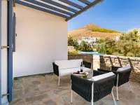 Sanders Paros Gardens - Smart 1-Bdr Apt w Patio