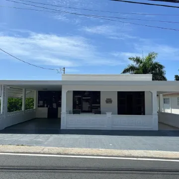 Charming 3-bedroom house with WiFi, AC in welcoming Rincón P.R.