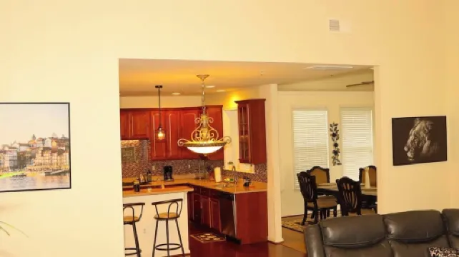 Movie Theater, Parking, 6 bdm, DC suburb 2 Kitchen 華盛頓堡酒店