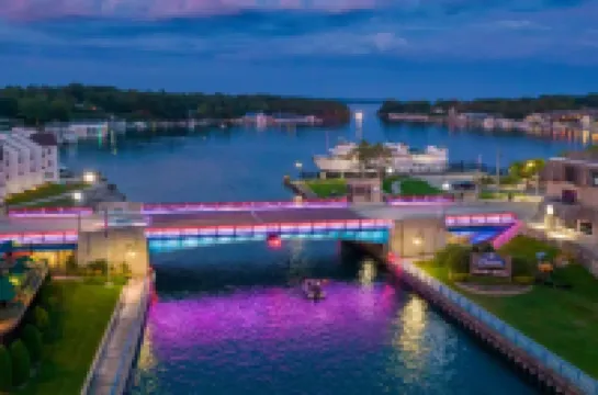 Quiet Charlevoix Cottage Walk to Town and Lake Michigan Beaches