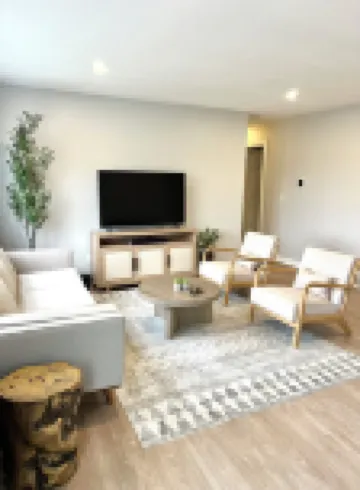 Cozy Modern Farmhouse Prime Lakeview Location