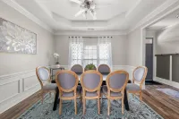 Southern Delight-4 Bed Room-7 beds- Private Backyard-Great for Larger Groups