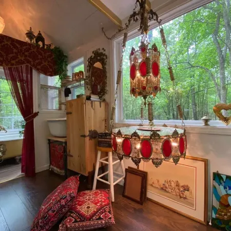 Romantic Tiny House for Two w/ Clawfoot Tub Near Lake Oconee