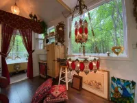 Romantic Tiny House for Two w/ Clawfoot Tub Near Lake Oconee