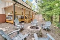 Hot Tub & EV Charger: Helen Getaway w/ Views! - 3-Star