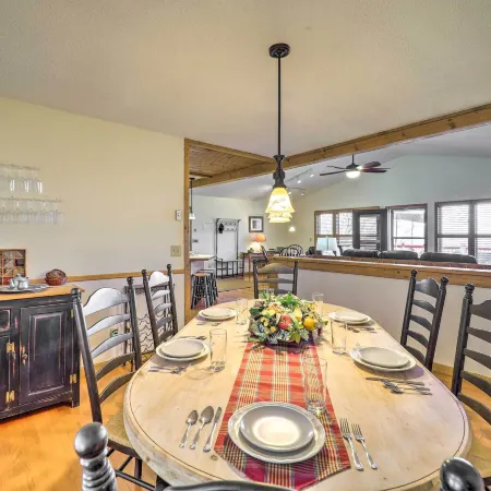 Mtn-View Cabin w/ Deck, 2 Mi to Beech Mtn Slopes!
