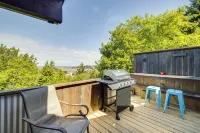 < 1 Mi to Port of Alsea: Inviting Gem w/ Views! - 3-Star