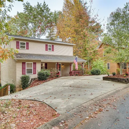Spacious Home in Helen w/ Porch & Balcony!