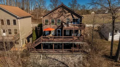 Lake It Easy 3 Level Home Hotels in 