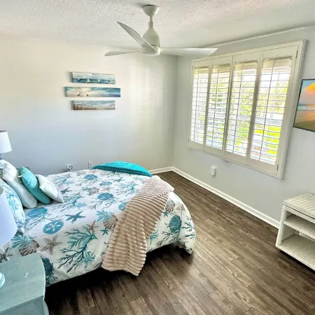 Spacious 3Br Beach House, Hot Tub, Walk to Ocean – Dog Friendly