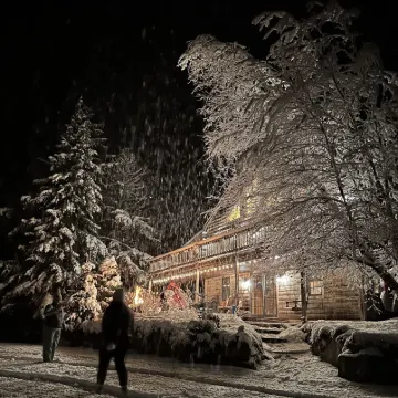 3 Bedroom cabin on South Pond in Stark NH