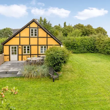"Hughlek" - 1.5km from the Sea