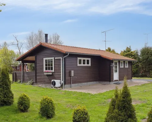 "Undis" - 660m from the Sea Hotels in Gedser