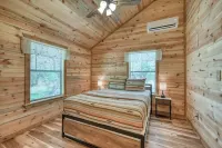 Cozy Cabin Firepit and Grill & 10 Mins to Main St Hotels in Gillespie County