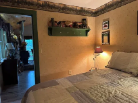 3 Bedroom cabin on South Pond in Stark NH