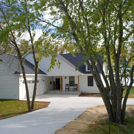 Pet Friendly Lakefront Home Dock, Kayaks and More!