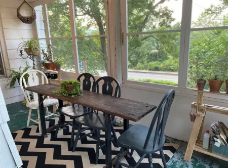 Charming Riverside Retreat Getaway with Scenic Views