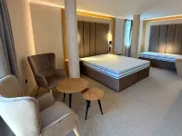 Hotel Luxor Hotels near Baba Ganka Square