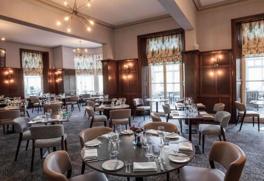 우아하게 꾸며진 호텔 라운지