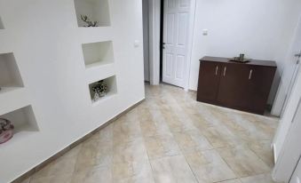 Lakeside View Apartment