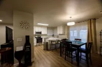 Retreat 5 bed, 4 room 3.8 mi. from Redding Airport Hotels in Anderson